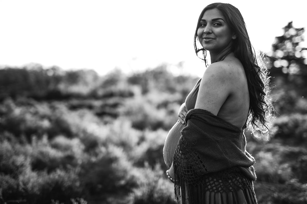 black and white maternity photography yasmin anne photography newborn