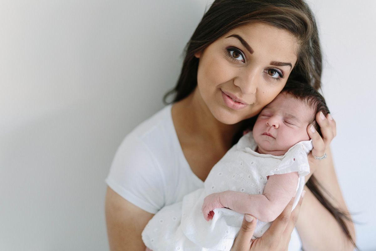 mother and baby photo family snuggle on the bed lifestyle photography yasmin anne