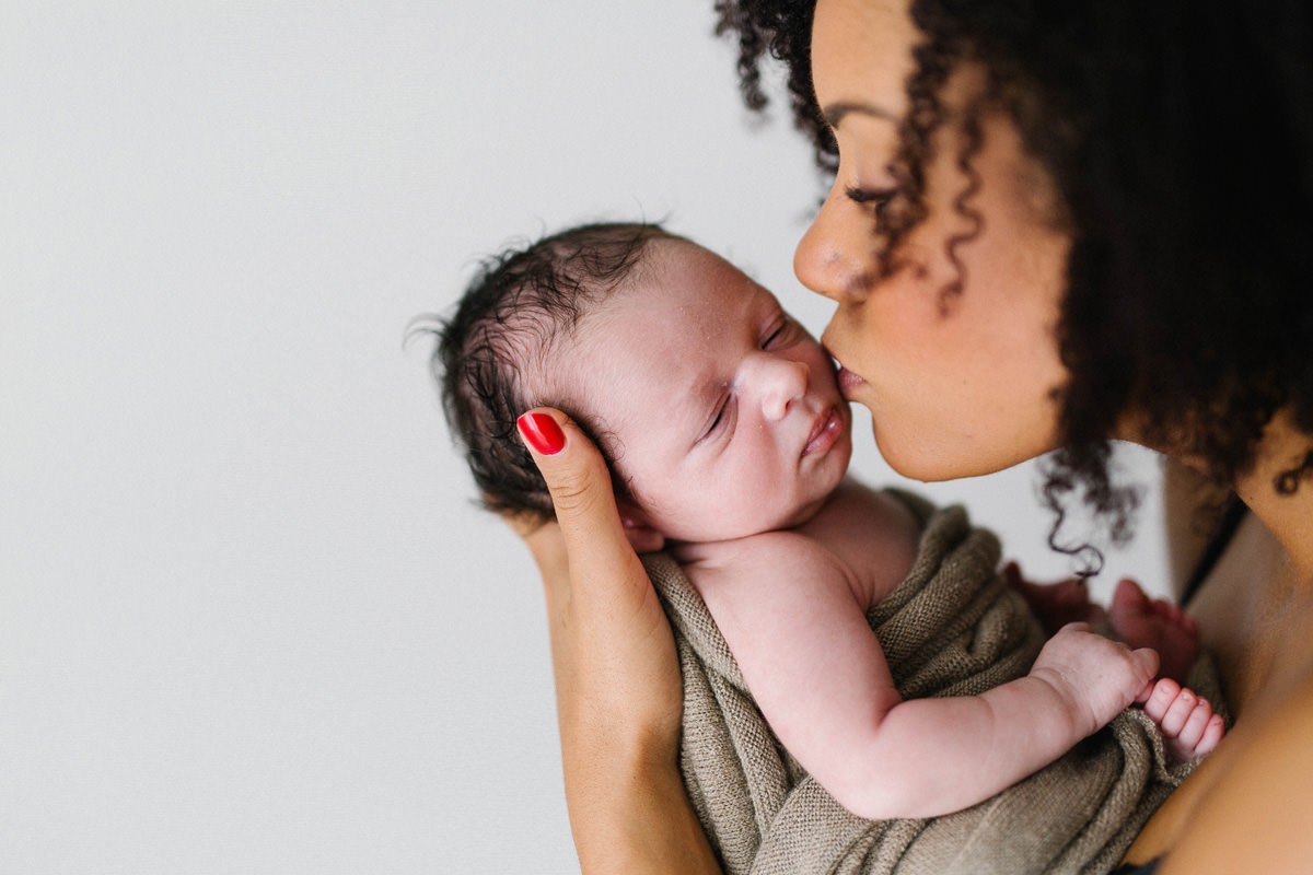 newborn baby boy studio photography yasmin anne basingstoke farnborough hampshire berkshire surrey photographer natural light