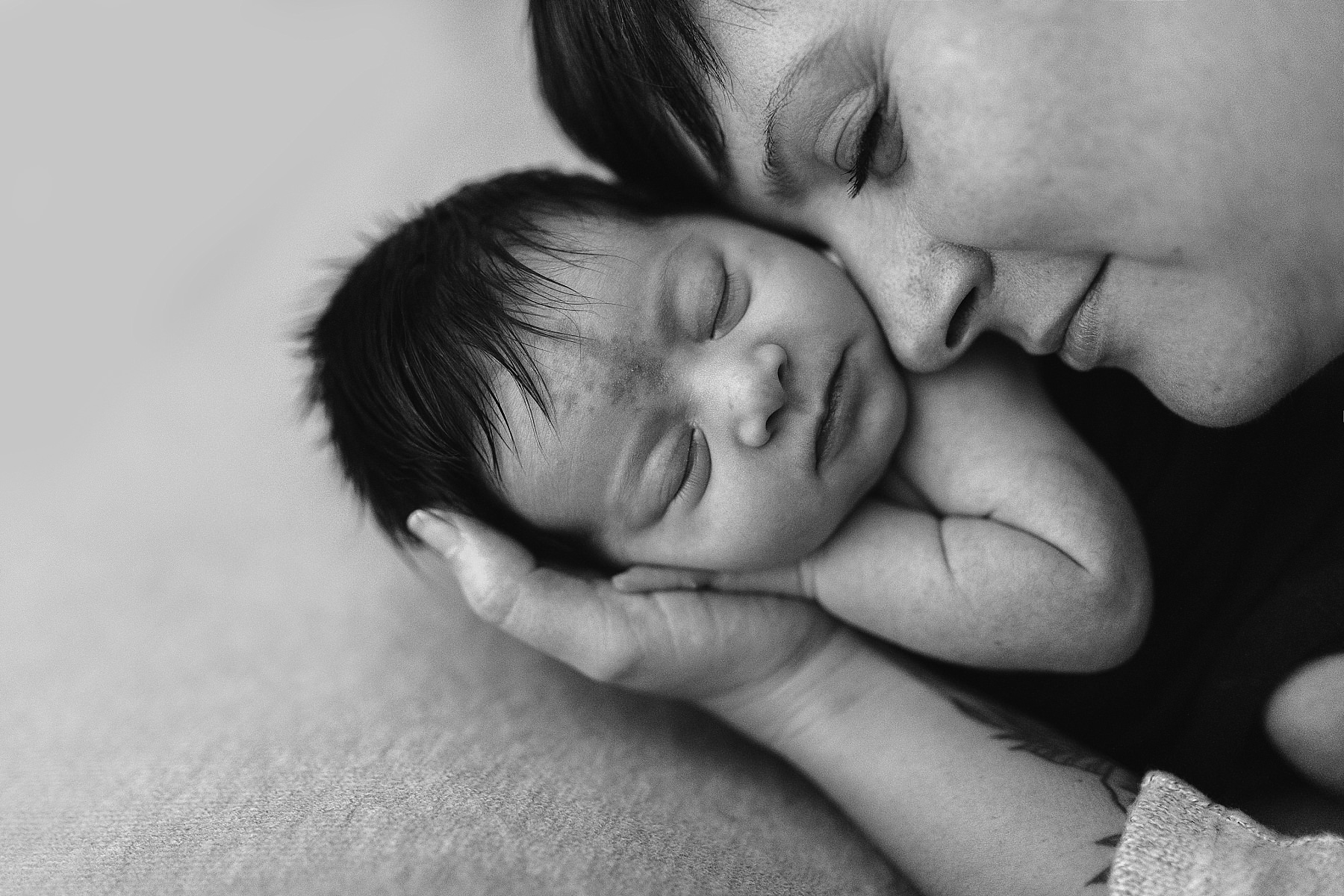 simple newborn baby photography farnborough basingtoke