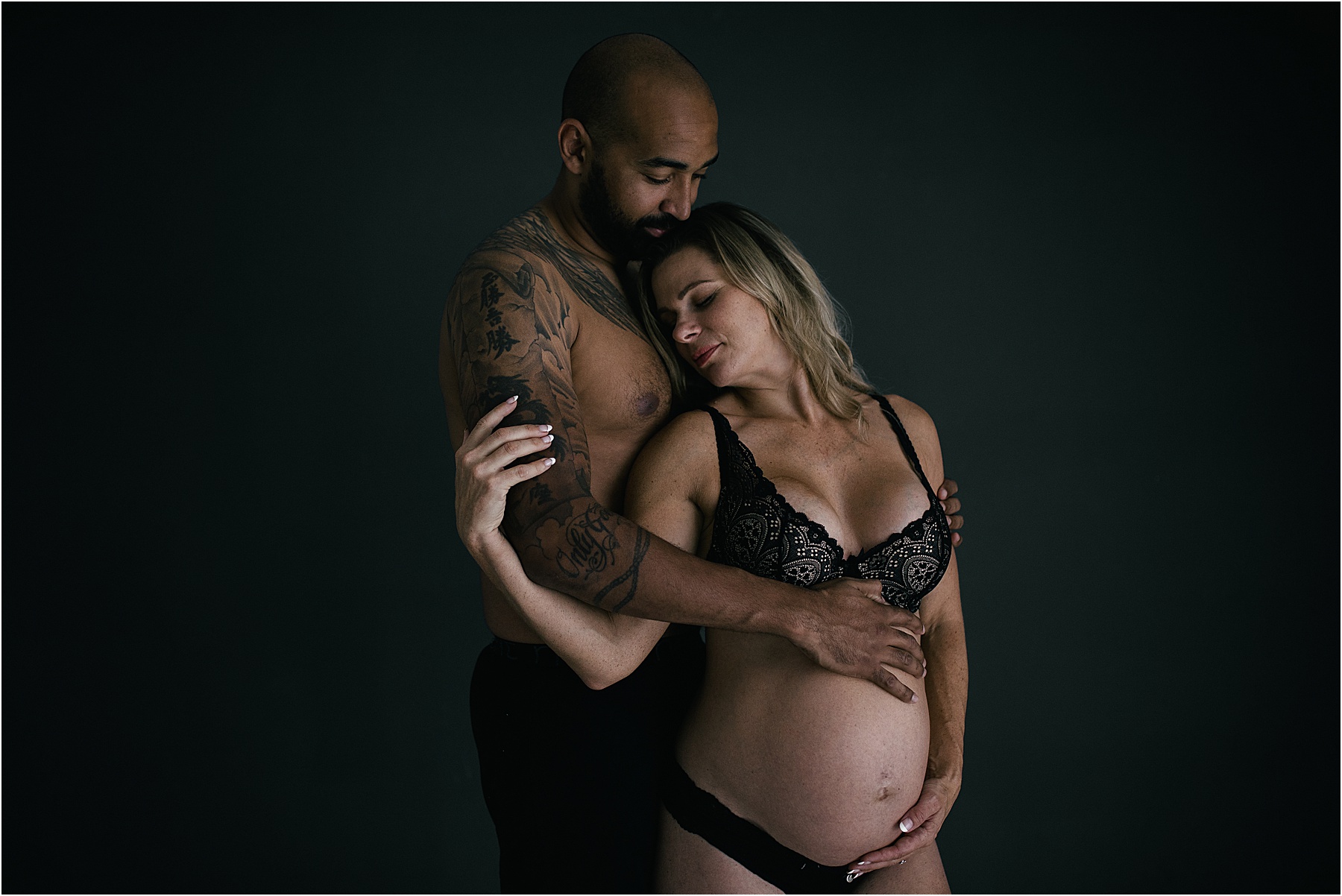 MATERNITY STUDIO SHOOT