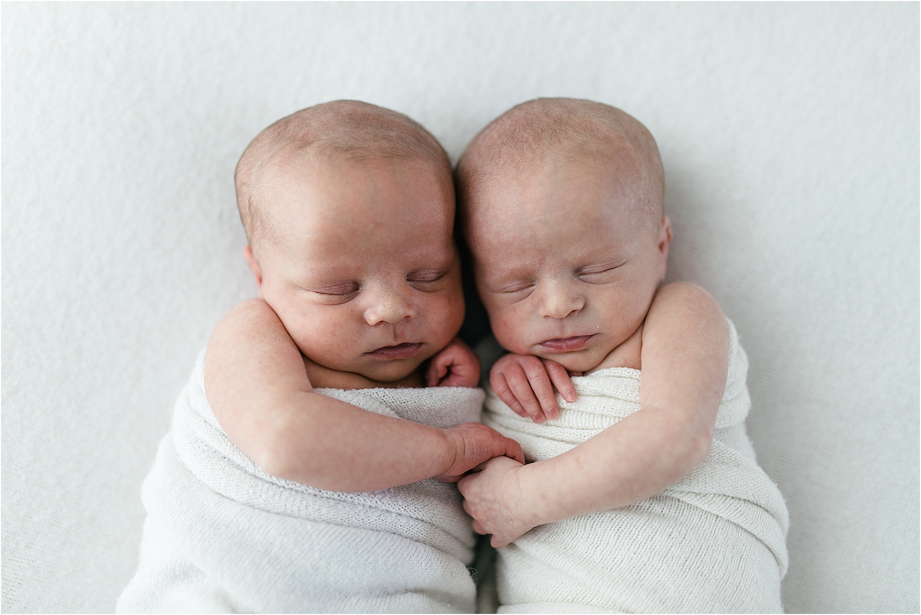 NEWBORN TWINS 