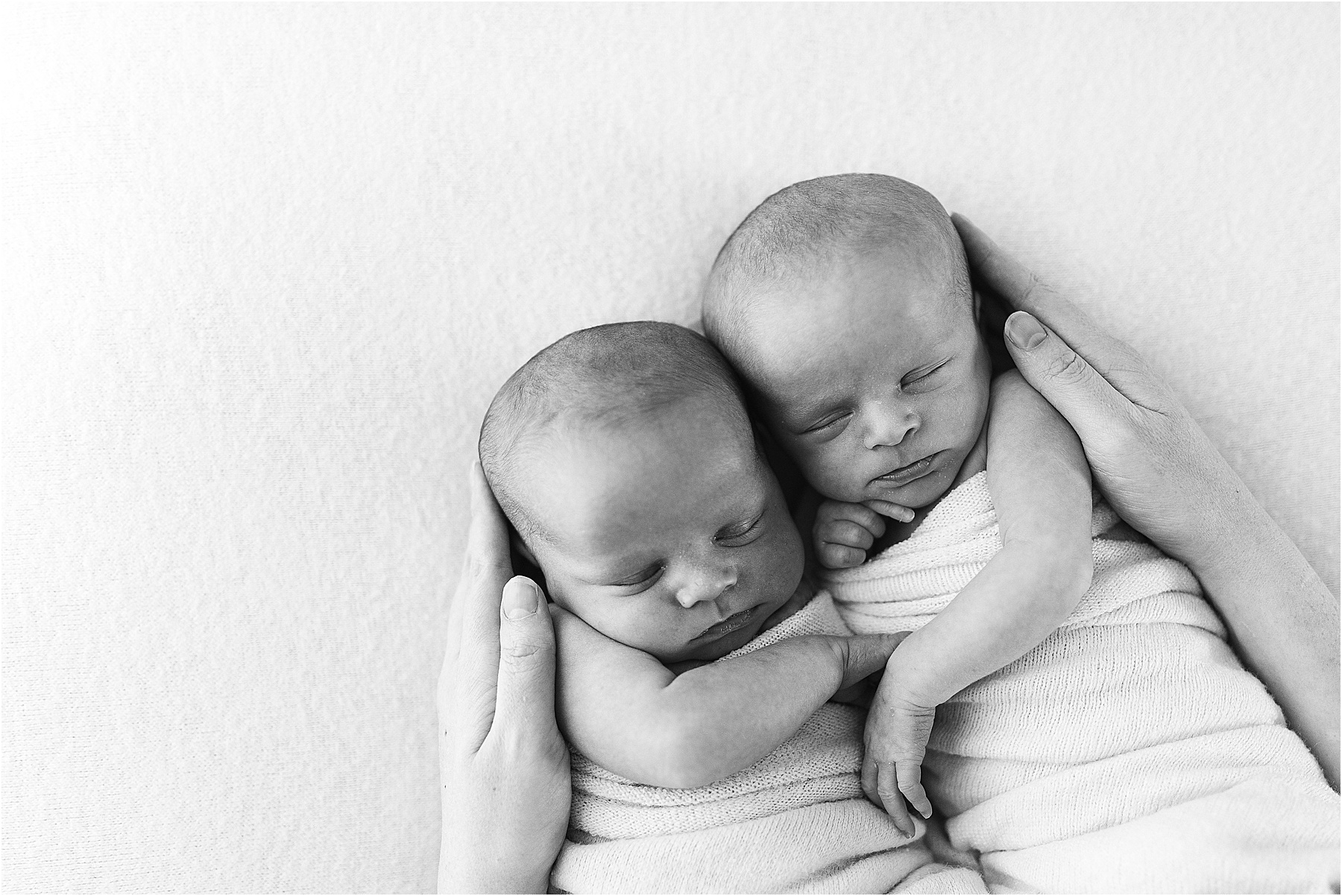 NEWBORN TWINS 