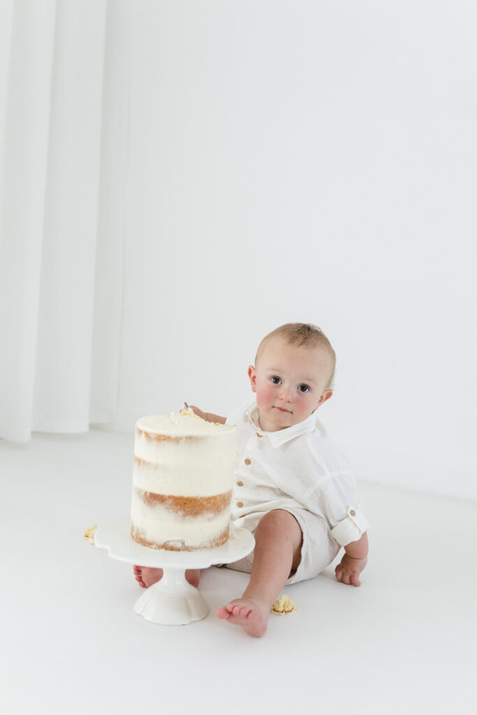 Baby's first year, cake smash photoshoot Hampshire 