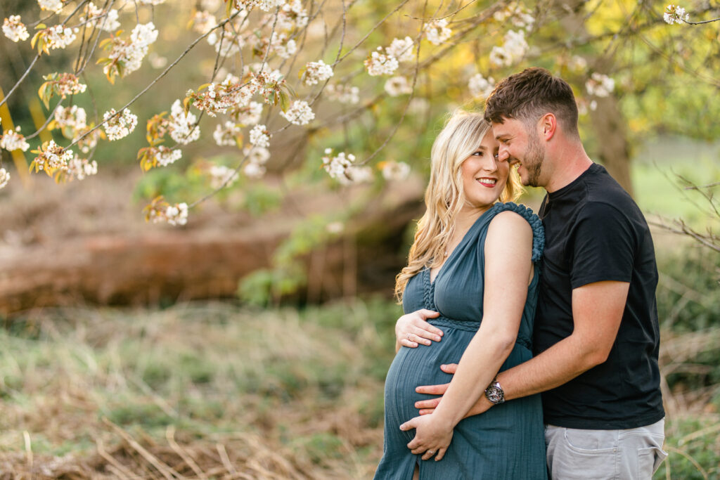 pregnancy photography with husband 