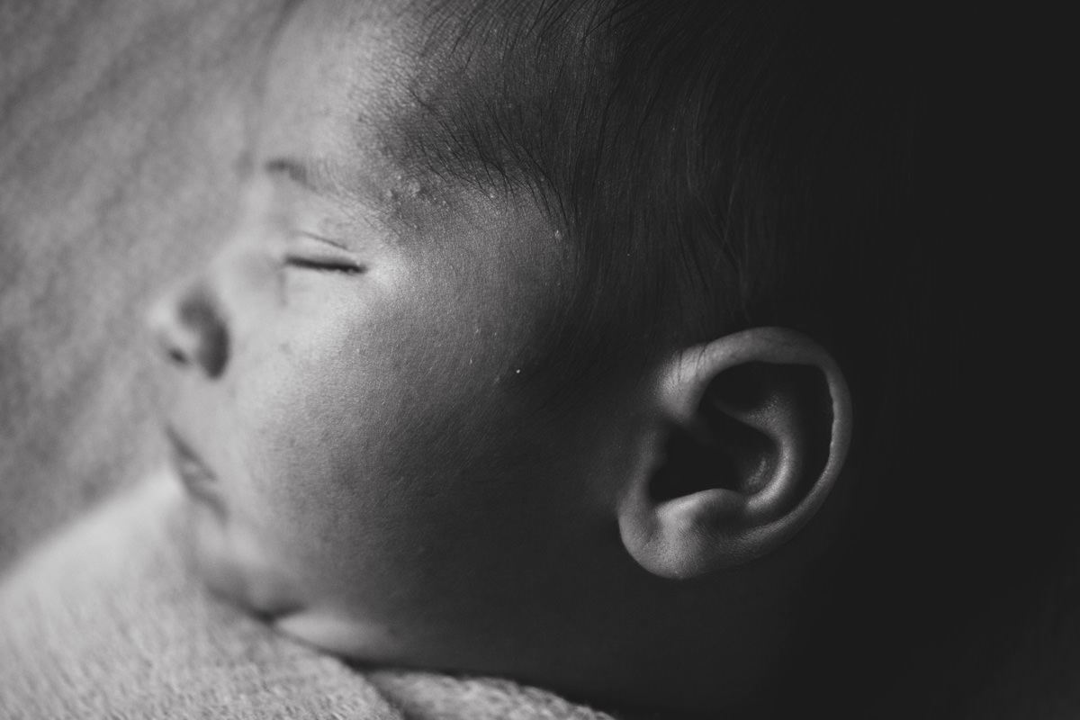 black and white close up of newborn baby boy yasmin anne photography berkshire hampshire surrey