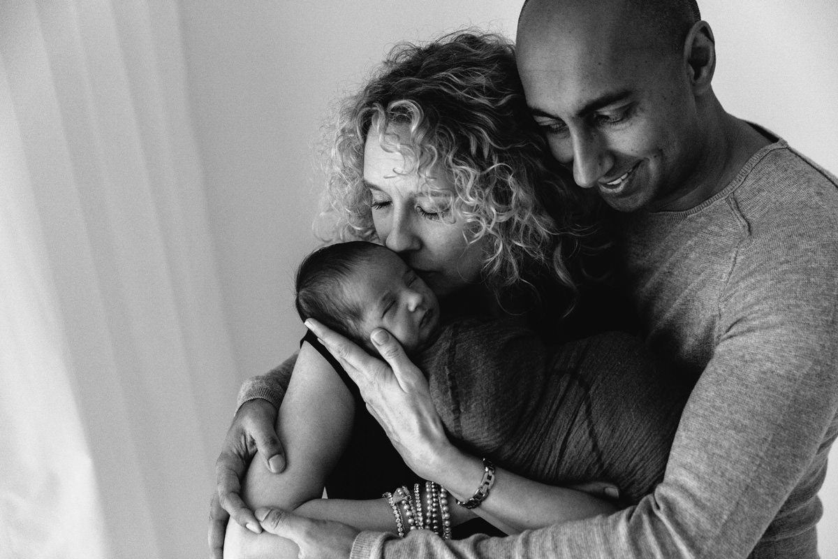 parents hold newborn boy black and white image yasmin anne photography berkshire hampshire surrey
